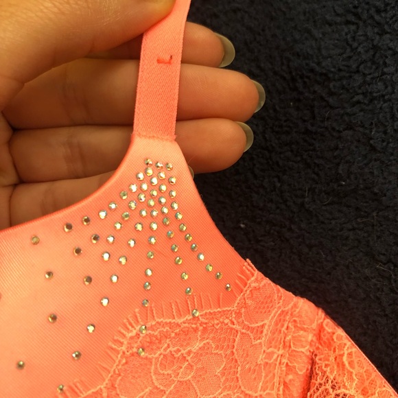 Coral Bra with crystals - Picture 5 of 6